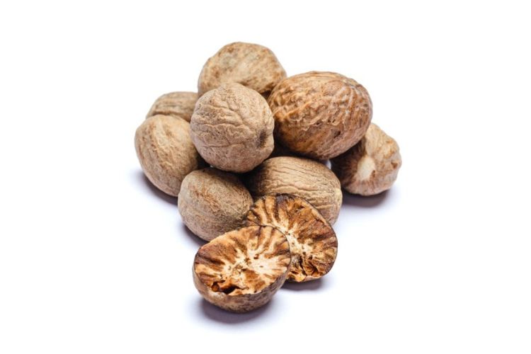 Noix de muscade entière